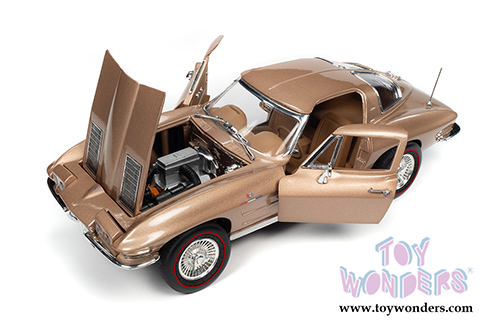 Auto World - American Muscle | Chevrolet&reg; Corvette&reg; Stingray Coupe (1963, 1/18 scale diecast model car, Saddle Tan) AMM1222