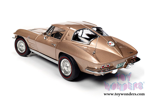 Auto World - American Muscle | Chevrolet&reg; Corvette&reg; Stingray Coupe (1963, 1/18 scale diecast model car, Saddle Tan) AMM1222