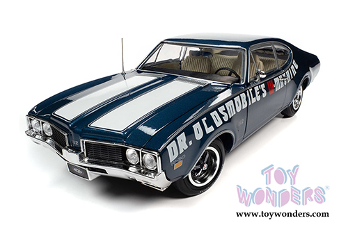 Auto World American Muscle - Oldsmobile&reg; 442 W-30 Coupe Muscle Car & Corvette Nationals (MCACN) (1969, 1/18 scale diecast model car, Trophy Blue/White) AMM1235