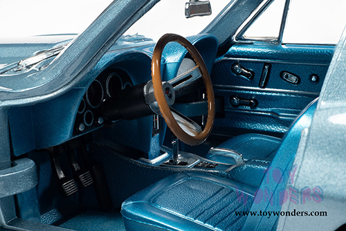 Auto World American Muscle - Chevrolet&reg; Corvette&reg; 427 Hardtop Muscle Car & Corvette Nationals (MCACN) (1967, 1/18 scale diecast model car, Elkhart Blue) AMM1241