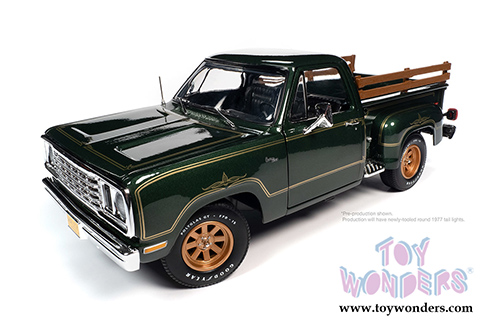 Auto World American Muscle - Dodge Warlock 150 Custom Stepside Pickup Truck (1977, 1/18 scale diecast model car, Medium Green Sunfire/Gold) AMM1243