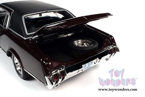 Auto World - American Muscle | Oldsmobile&reg; Cutlass SX Hardtop Class of '70 50th Anniversary (1970, 1/18 scale diecast model car, Burgundy Mist) AMM1245