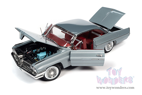 Auto World - American Muscle 30th Anniversary | Pontiac&reg; Catalina&trade; Hardtop (1961, 1/18 scale diecast model car, Richmond Gray) AMM1254