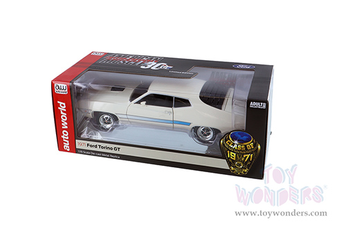 Auto World - American Muscle 30th Anniversary | Ford Torino Cobra Class of '71 (1971, 1/18 scale diecast model car, Wimbledon White) AMM1256