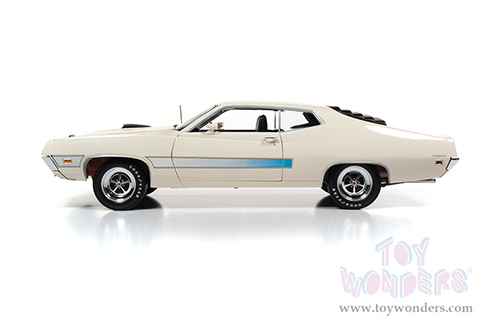 Auto World - American Muscle 30th Anniversary | Ford Torino Cobra Class of '71 (1971, 1/18 scale diecast model car, Wimbledon White) AMM1256