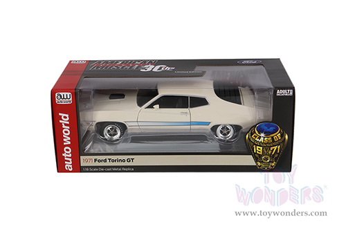 Auto World - American Muscle 30th Anniversary | Ford Torino Cobra Class of '71 (1971, 1/18 scale diecast model car, Wimbledon White) AMM1256