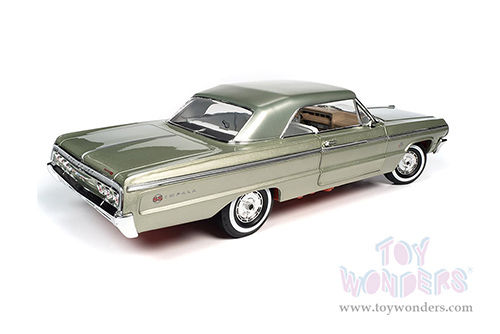 Auto World - American Muscle 30th Anniversary | Chevy&reg; Impala&trade; SS&trade; 409 Hardtop (1964, 1/18 scale diecast model car, Meadow Green) AMM1264