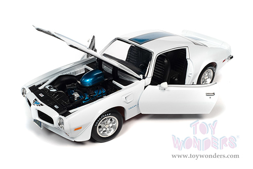 Auto World - American Muscle 30th Anniversary | Pontiac&reg; Firebird&reg; T/A Trans Am Class of '71 (1971, 1/18 scale diecast model car, Cameo White) AMM1267