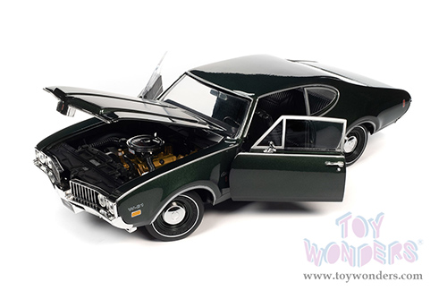 Auto World American Muscle - Oldsmobile&reg; Cutlass SW-31 Post Coupe Muscle Car & Corvette Nationals (MCACN) (1969, 1/18 scale diecast model car, Glade Green/Black) AMM1271