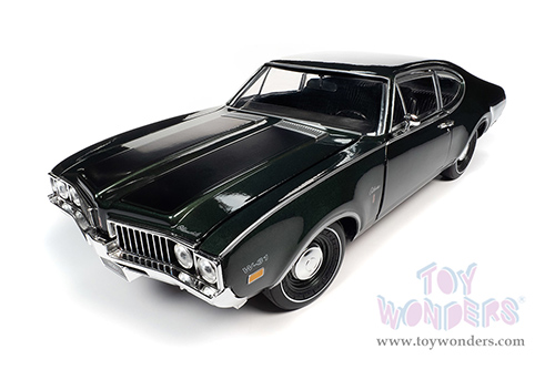 Auto World American Muscle - Oldsmobile&reg; Cutlass SW-31 Post Coupe Muscle Car & Corvette Nationals (MCACN) (1969, 1/18 scale diecast model car, Glade Green/Black) AMM1271