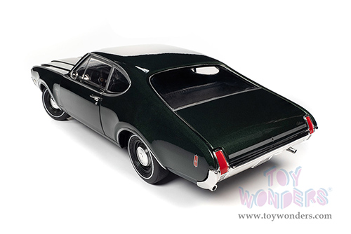 Auto World American Muscle - Oldsmobile&reg; Cutlass SW-31 Post Coupe Muscle Car & Corvette Nationals (MCACN) (1969, 1/18 scale diecast model car, Glade Green/Black) AMM1271