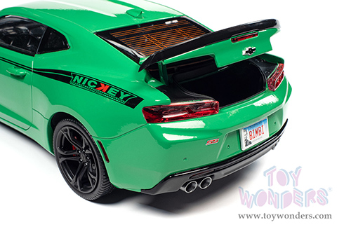Auto World American Muscle - Nickey® Chevrolet® Camaro® SS 1LE Hardtop (2017, 1/18 scale diecast model car, Krypton Green) AMM1276