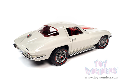 Auto World American Muscle - Chevrolet&reg; Corvette&reg; 427 Hardtop (1967, 1/18 scale diecast model car, White/Red Stinger stripe) AMM1279