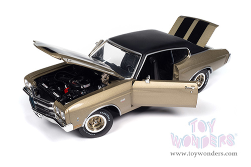 Auto World American Muscle - Chevrolet® Chevelle® SS™ Muscle Car & Corvette Nationals (MCACN) (1970, 1/18 scale diecast model car, Tricentennial Gold) AMM1332
