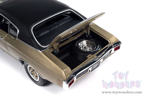 Auto World American Muscle - Chevrolet® Chevelle® SS™ Muscle Car & Corvette Nationals (MCACN) (1970, 1/18 scale diecast model car, Tricentennial Gold) AMM1332