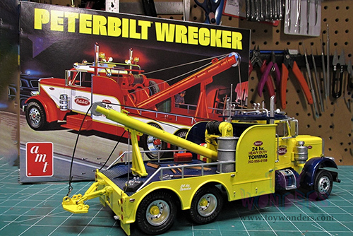 AMT - Model Kit | Peterbilt&reg; Wrecker Tow Truck (1/25 scale Plastic model Kit) AMT1133/06