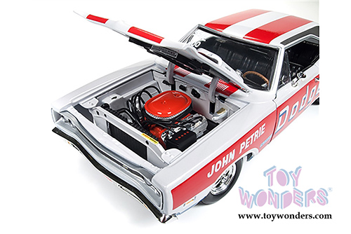 Auto World - Dodge Coronet Super Bee - John Petrie SS/E Car Clinic (1969, 1/18 scale diecast model car, White, red and blue stripes) AW222