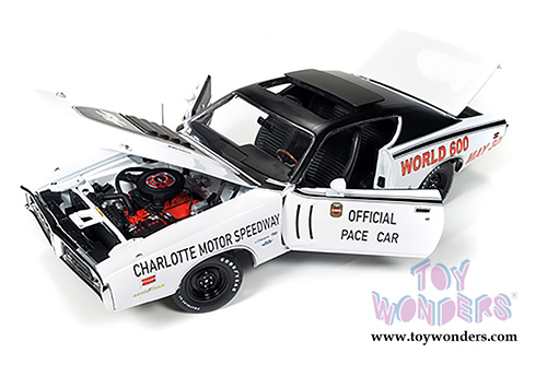 Auto World -  Dodge Charger R/T Hard Top - Charlotte Motor Speedway - World 600 Pace Car (1971, 1/18 scale diecast model car, White with Black) AW223