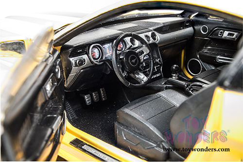 Auto World - Muscle Cars USA | Ford Mustang GT Hard Top (2016, 1/18 scale diecast model car, Yellow) AW229