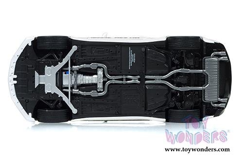 Auto World - Muscle Cars USA |  Chevy&reg; Camaro&reg; SS&trade; Indy 500 Pace Car Hardtop (2017, 1/18 scale diecast model car, White) AW236