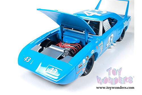 Auto World - Plymouth Superbird #43 Race Car (1970, 1/24 scale diecast model car, Light Blue) AW24002