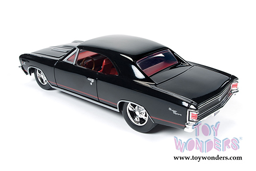 Auto World - Chevy Chevelle SS Hardtop (1967, 1/24 scale diecast model car, Tuxedo Black) AW24006