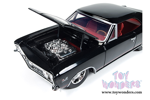 Auto World - Chevy Chevelle SS Hardtop (1967, 1/24 scale diecast model car, Tuxedo Black) AW24006