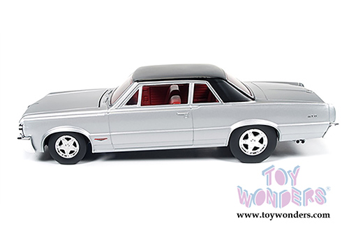 Auto World - Pontiac GTO Hardtop (1964, 1/24 scale diecast model car, Grey) AW24007
