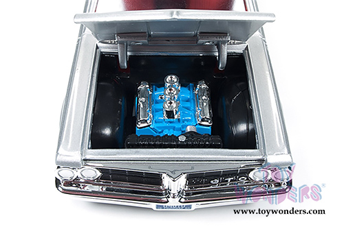 Auto World - Pontiac GTO Hardtop (1964, 1/24 scale diecast model car, Grey) AW24007