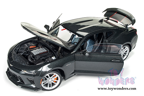 Auto World - Muscle Cars USA | Chevy Camaro SS&trade; 50th Anniversary Hardtop (2017, 1/18 scale diecast model car, Nightfall Gray Metallic) AW243