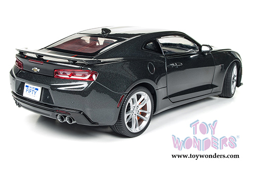 Auto World - Muscle Cars USA | Chevy Camaro SS&trade; 50th Anniversary Hardtop (2017, 1/18 scale diecast model car, Nightfall Gray Metallic) AW243