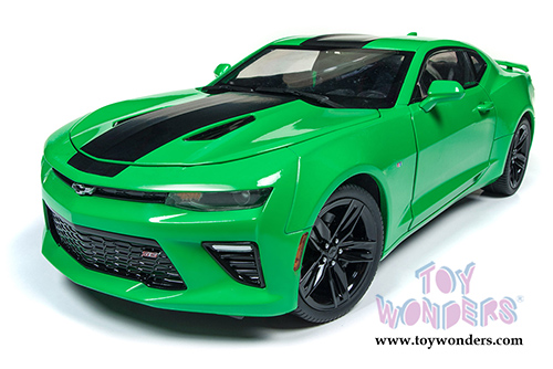 Auto World - Muscle Cars USA | Chevy&reg; Camaro&reg; SS&trade; Hardtop (2017, 1/18 scale diecast model car, Green) AW244 MAP: $84.95