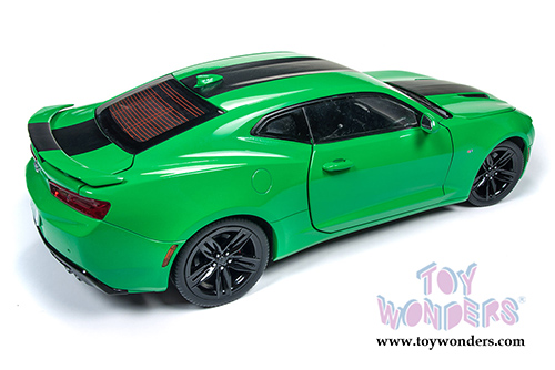 Auto World - Muscle Cars USA | Chevy&reg; Camaro&reg; SS&trade; Hardtop (2017, 1/18 scale diecast model car, Green) AW244 MAP: $84.95
