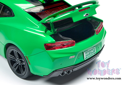 Auto World - Muscle Cars USA | Chevy&reg; Camaro&reg; SS&trade; Hardtop (2017, 1/18 scale diecast model car, Green) AW244 MAP: $84.95