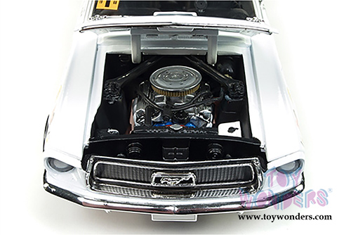 Auto World - Ford Mustang S/S Cobra Jet Hubert Platt Hardtop Class of  '68 50th Anniversary (1968, 1/18 scale diecast model car, White) AW247