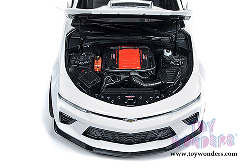 Auto World Muscle Cars USA | Yenko&reg; Stage II Chevrolet&reg; Camaro&reg; Hardtop (2018, 1/18 scale diecast model car, White) AW253