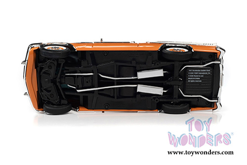 Auto World - Studebaker Golden Hawk Hardtop (1957, 1/18 scale diecast model car, Coppertone Orange/White) AW270