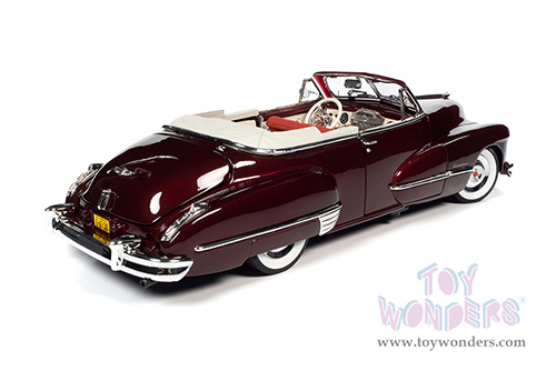 Auto World - Cadillac&reg; Series 62 Convertible (1947, 1/18 scale diecast model car, Burgundy) AW273
