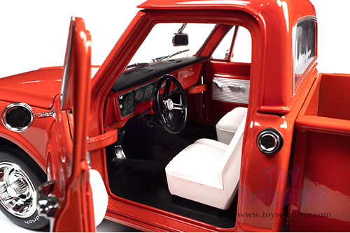 Auto World - Chevrolet® C-10™ Stepside Pickup Truck (1968, 1/18 scale diecast model car, Red) AW300