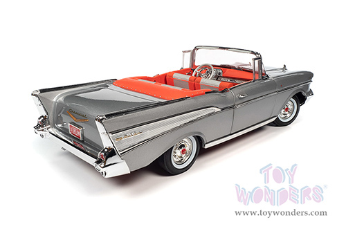 Auto World - American Muscle | Chevrolet® Bel Air® Convertible (1957, 1/18 scale diecast model car, Inca Silver) AW307