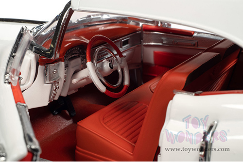 Auto World - Cadillac® Eldorado™ Soft Top (1953, 1/18 scale diecast model car, Alpine White) AW316