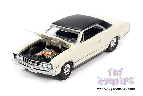 Auto World - Hemmings Muscle Machines | Chevrolet&reg; Chevelle SS Hardtop (1967,1/64 scale diecast model car, Capri Cream/Black) AWSP051/24B