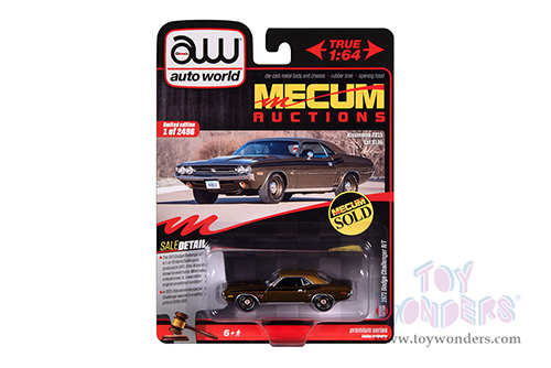 Auto World Premium - Dodge Challenger R/T "Mecum Auctions" (1971, 1/64 scale diecast model car, Dark Gold Metallic w/Gold Vinyl Roof) AWSP160/24
