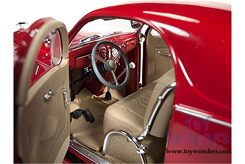 Auto World Silver Screen Machines - The 3 Stooges Lincoln Zephyr Hard Top (1937, 1/18 scale diecast model car, Garnet Red) AWSS113