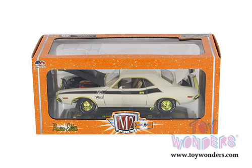 Castline M2 Machines Detroit-Muscles&reg; - CHASE Car Dodge Challenger T/A Hard Top (1970, 1/24 scale diecast model car, White w/Gold triming) CC40300/53B