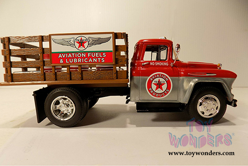 Auto World - Texaco® Oil Chevrolet® Stake Bed Truck (1957, 1/25 scale diecast model car, Metal/Red) CP7506