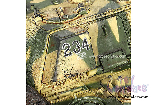 Forces of Valor - German Tank Destroyer Sd.Kfz.173 Jagdpanther Ausf.G1 (With Zimmerit) (1/32 scale diecast model car, Camouflage Desert) FOV-801007A