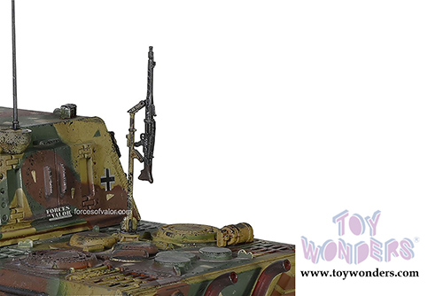 Forces of Valor - German Heavy Tank Destroyer Sd.Kfz.186 Jagdtiger (With Henschel suspension & Road Wheels) (1/32 scale diecast model car, Camouflage Forest) FOV-801024A