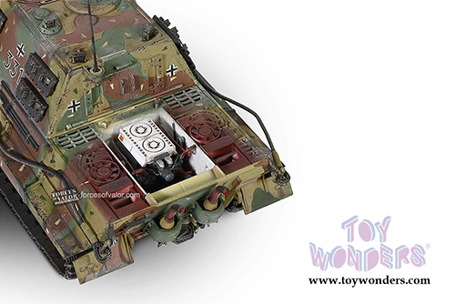 Forces of Valor - German Heavy Tank Destroyer Sd.Kfz.186 Jagdtiger (With Henschel suspension & Road Wheels) (1/32 scale diecast model car, Camouflage Forest) FOV-801024A