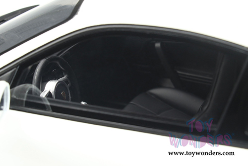 GT Spirit - Porsche 911 GTS Hardtop (2011, 1/18 scale resin model car, Carrara White) GT287